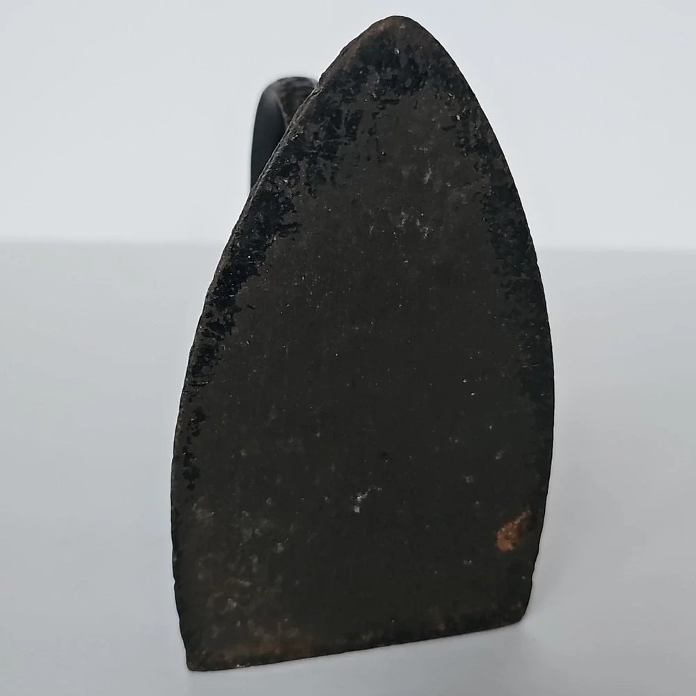 Antique Black Cast Iron Clothing Press Iron Vintage 3lbs 8oz 1926‎